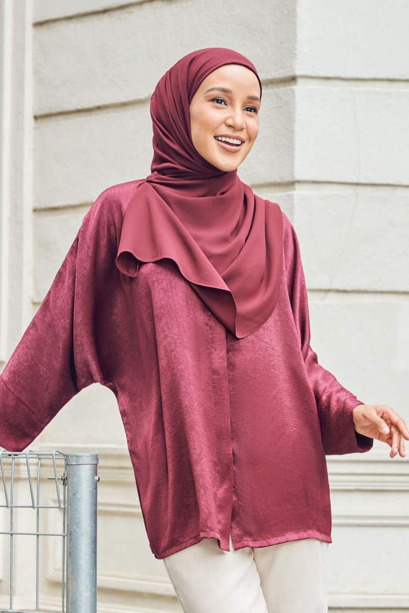 MIKA Oversized Top in Burgundy